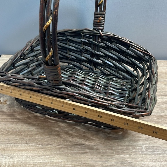 Rich Brown Woven Wicker Basket Arched Handle Intricate Weave - Picture 8 of 10